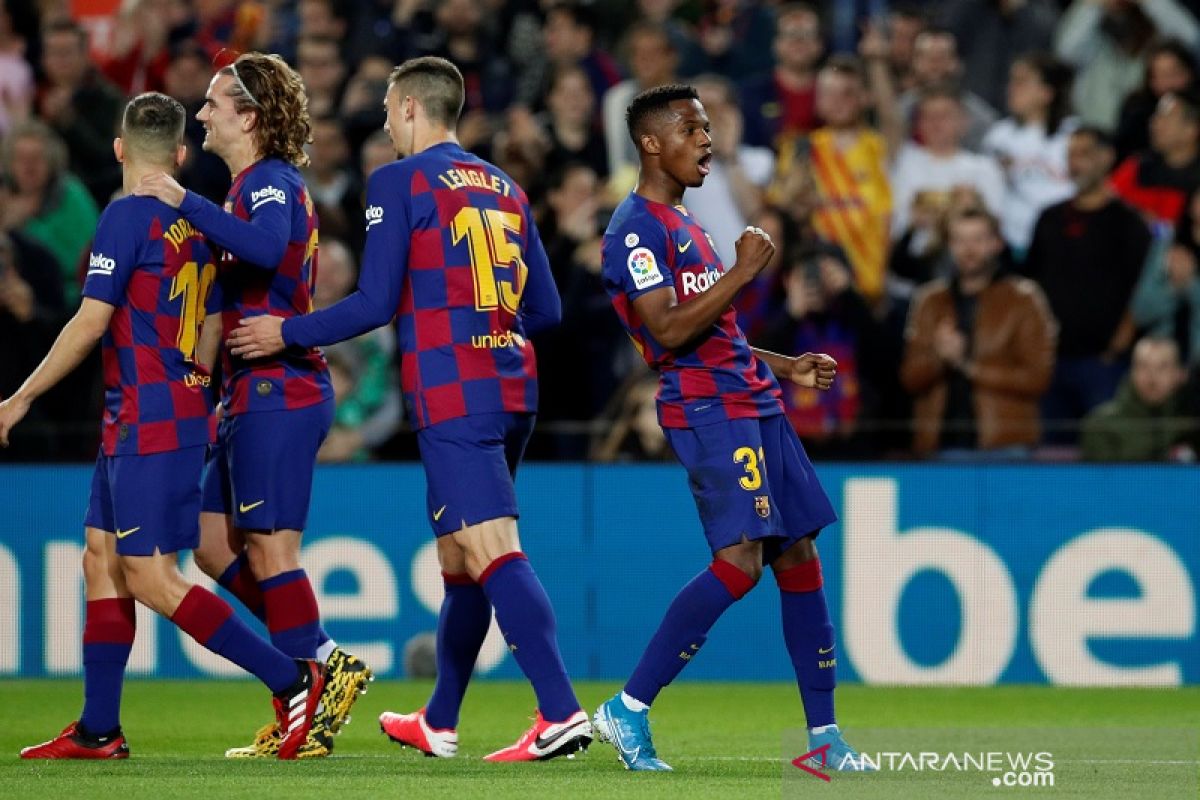 Barcelona tundukkan Levante 2-1