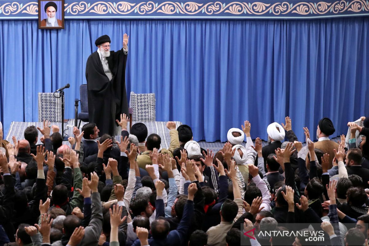 Khamenei : Iran miliki Angkatan Udara yang tangguh walaupun ditekan AS