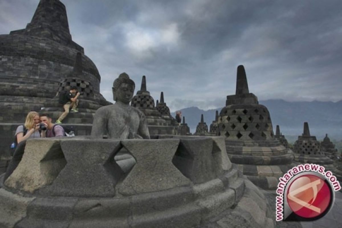 Anak tangga Candi Borobudur akan dilapisi kayu