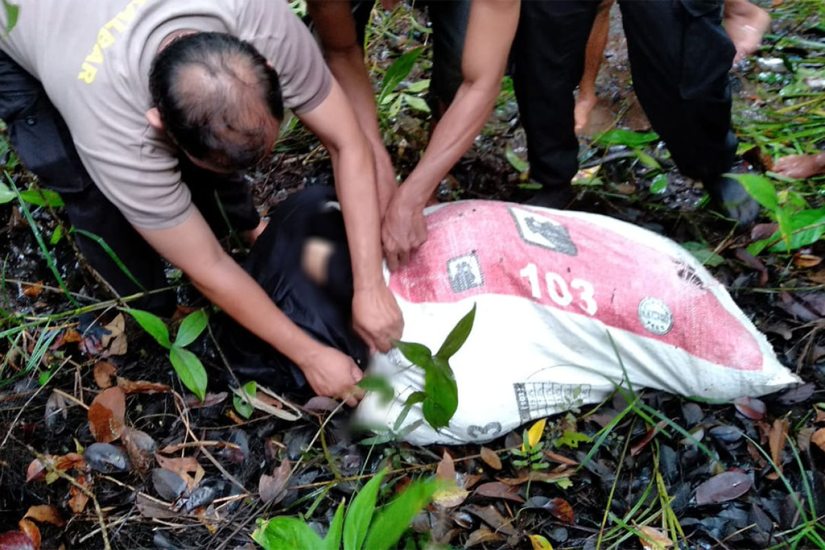 Warga temukan mayat wanita dalam karung di perbatasan Indonesia-Malaysia