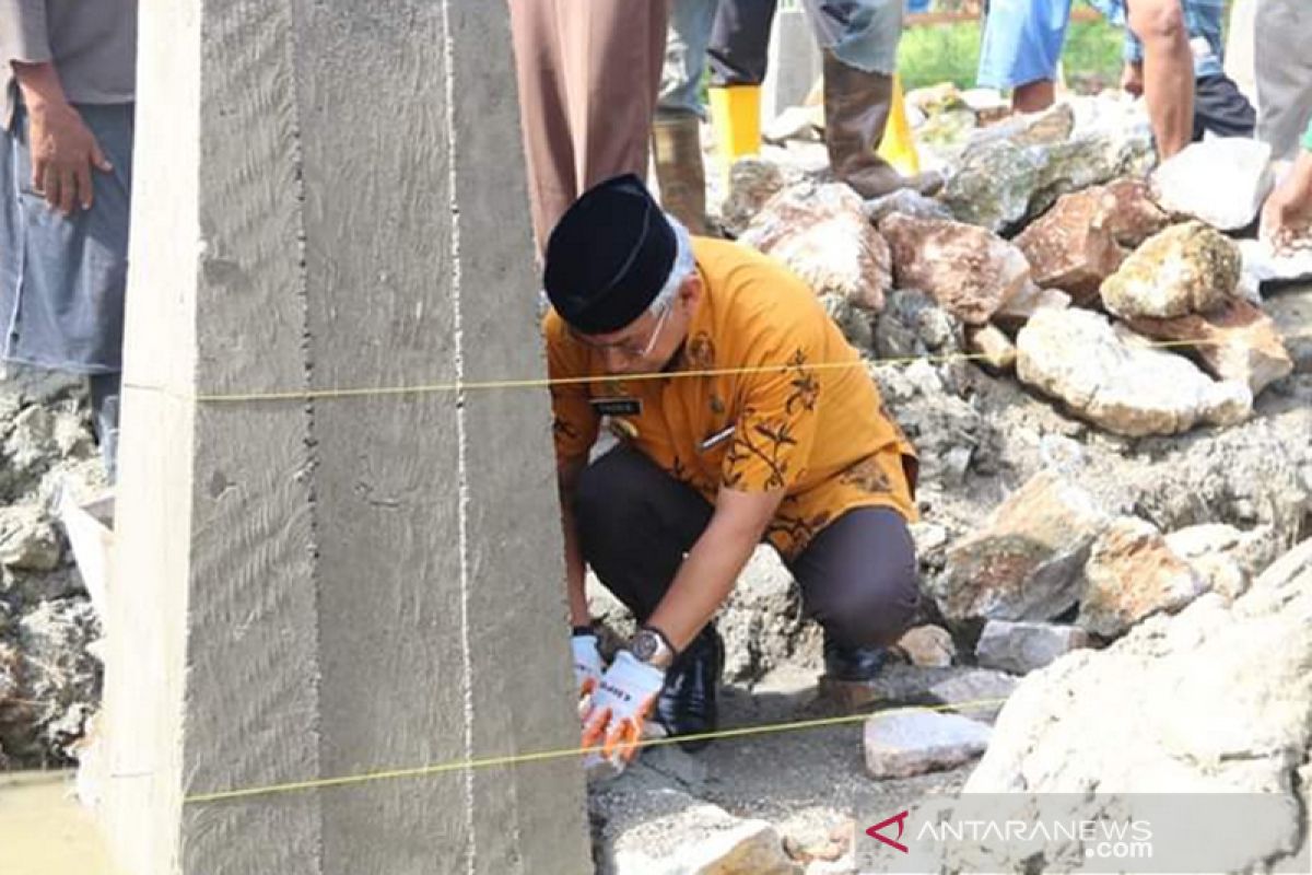 Bupati Lutim apresiasi panitia pembangunan Masjid Nurul Mutakin