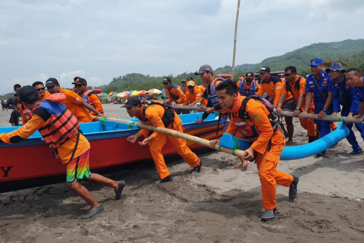 Jeven Samuel yang tenggelam di Pantai Parangtritis masih terus dicari