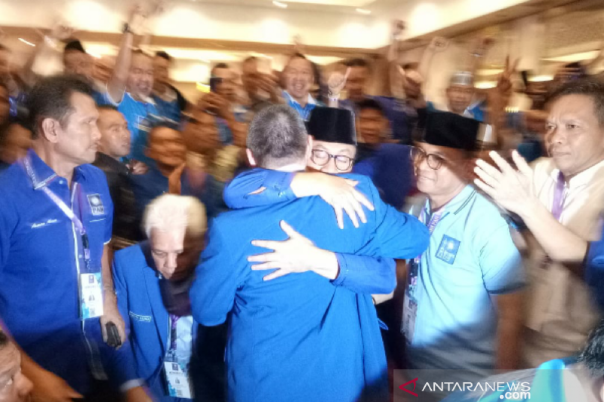 Mulfachri-Zulkifli akhiri Kongres PAN dengan berpelukan