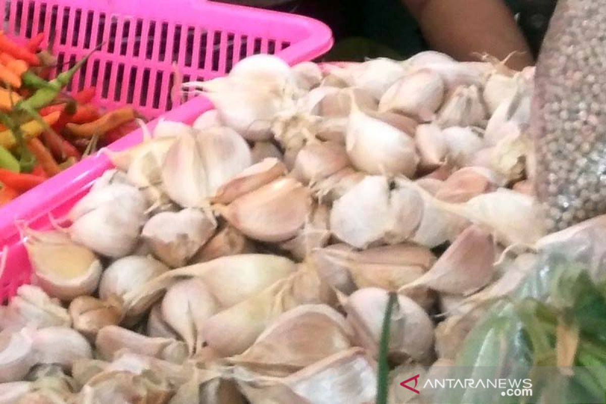 Harga bawang putih di Purwokerto turun