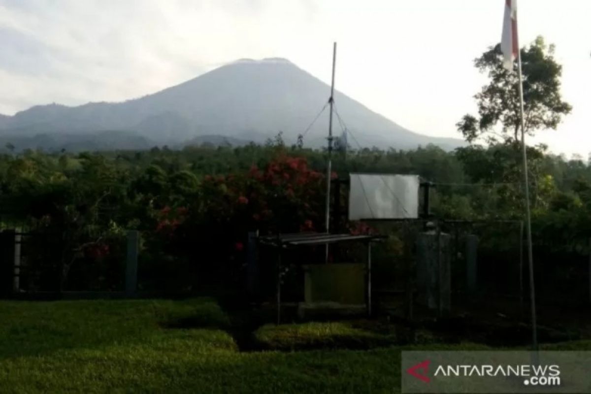 Gunung Semeru alami dua kali letusan