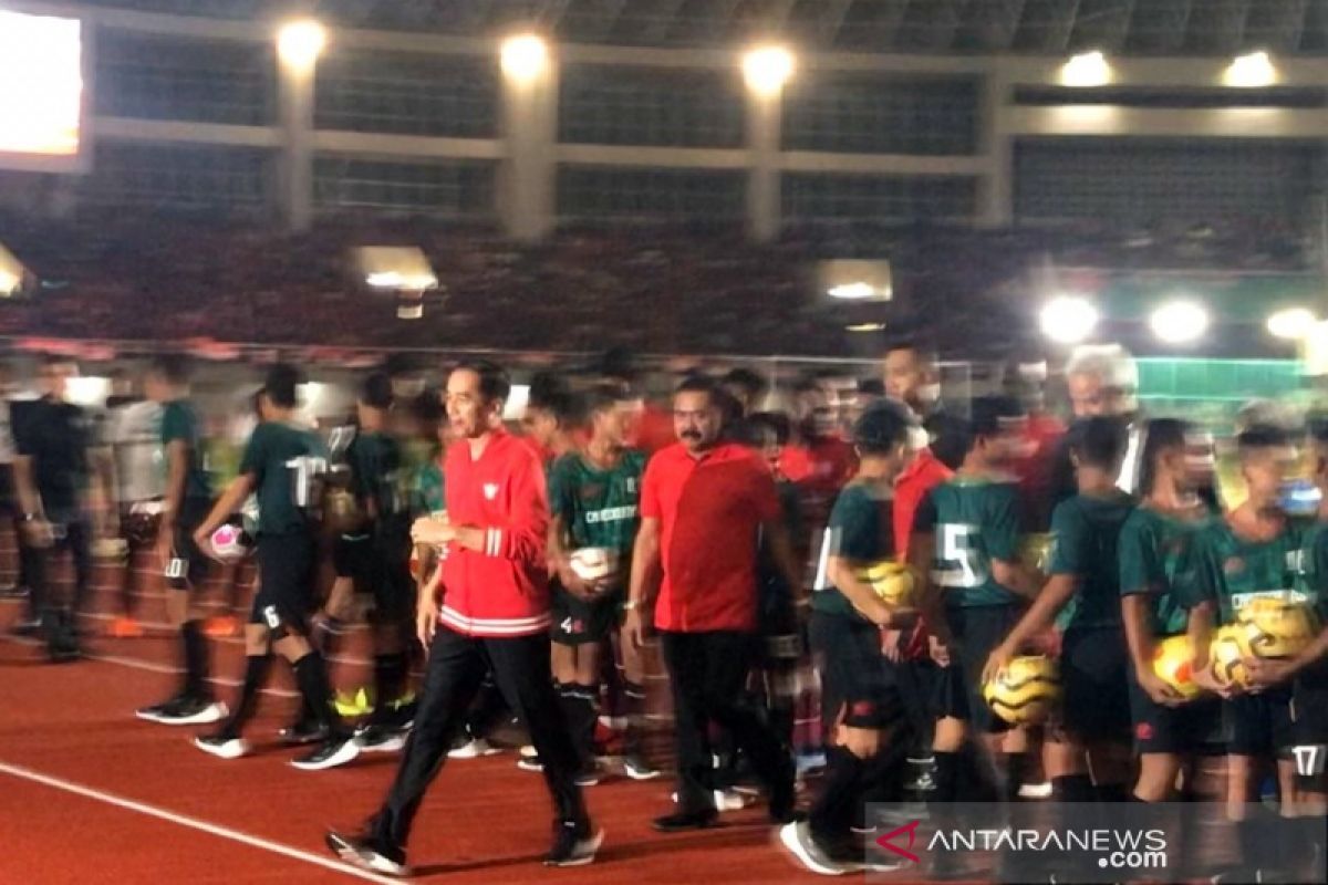 Presiden Jokowi meresmikan Stadion Manahan Solo