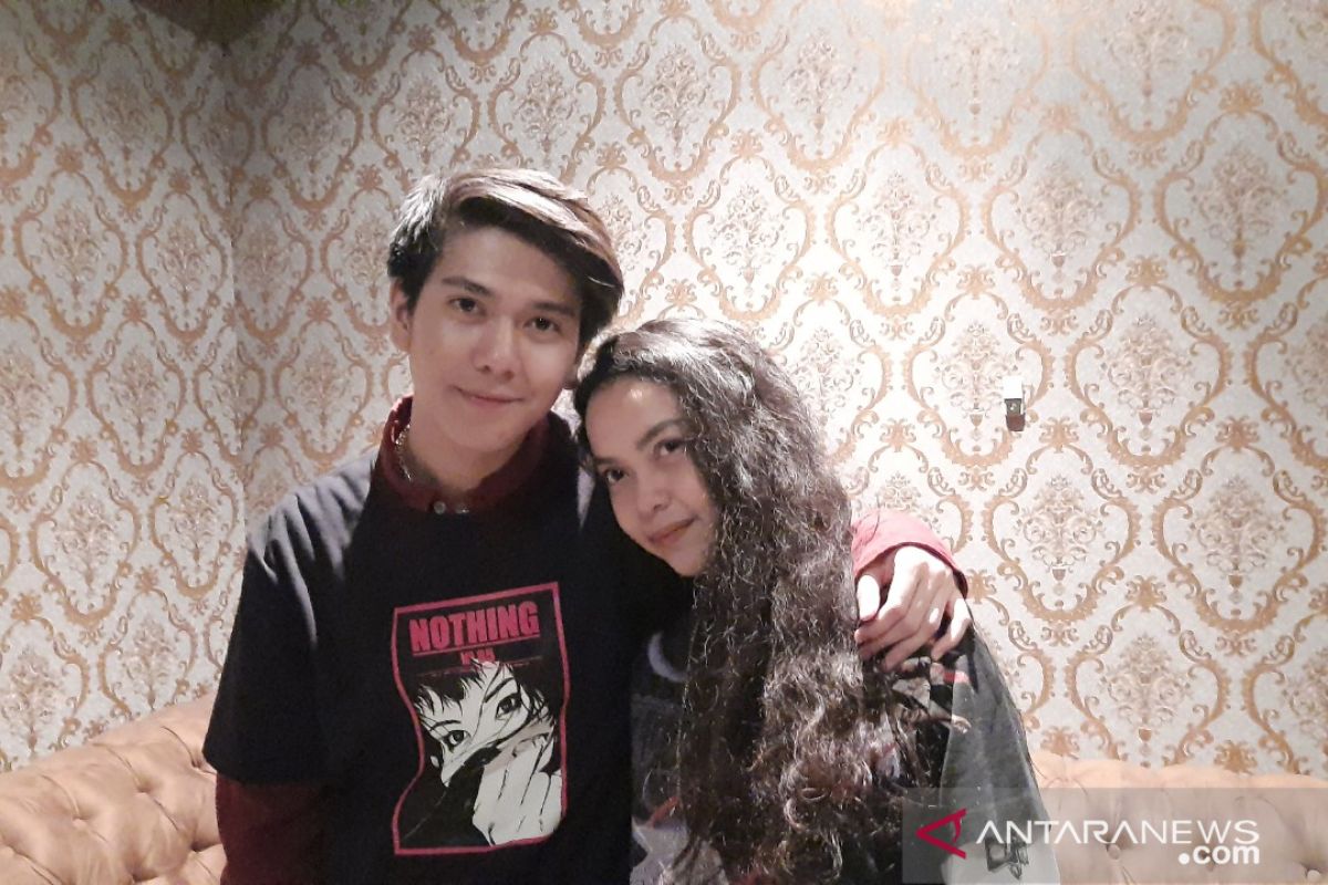 Iqbaal Ramadhan mengingatkan vokalis Svmmerdose untuk jaga suara