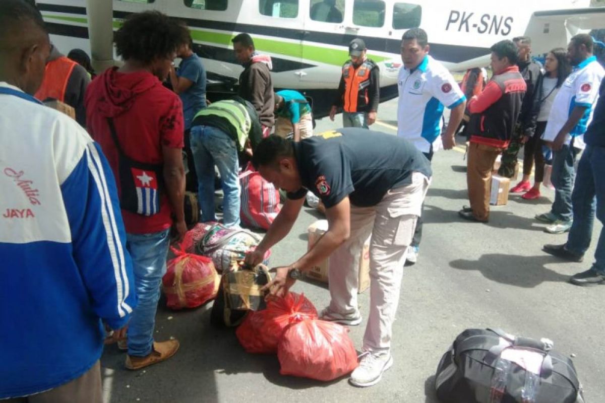 Polres Puja razia di bandara Mulia cegah peredaran minuman beralkohol