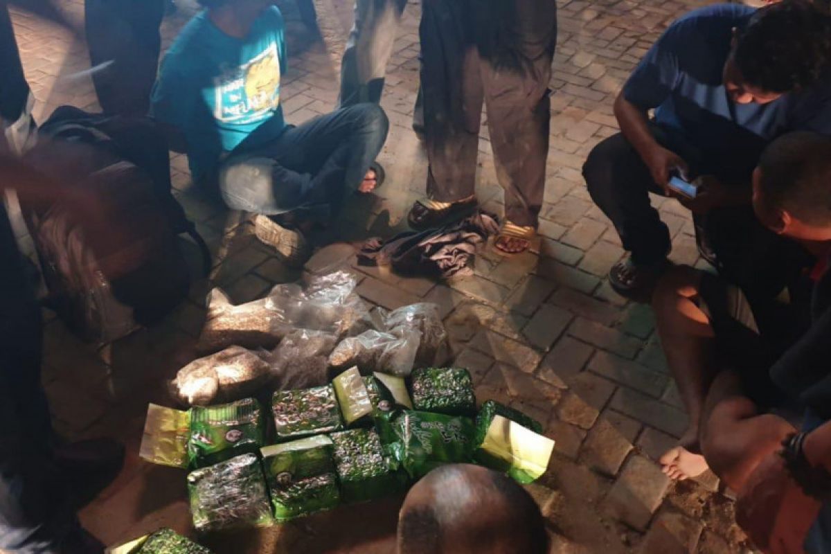 Oknum polisi Bengkalis ikut edarkan 60.000 ekstasi dan 10 kg sabu dari Malaysia