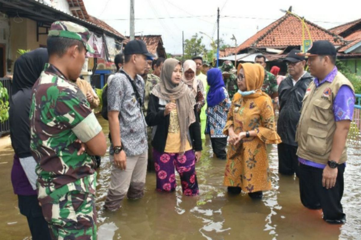 9 desa terendam banjir, Wabup Pekalongan sambangi pengungsi