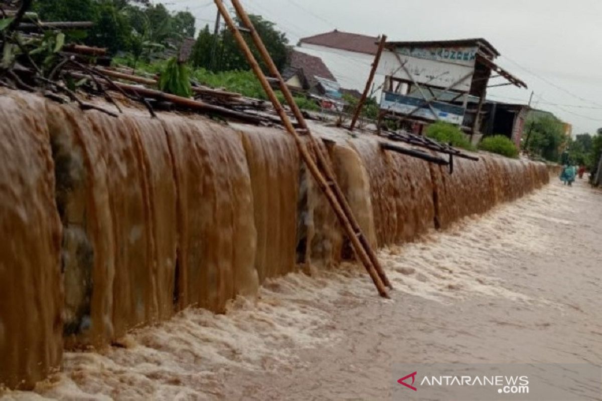 Tanggul sungai di Kudus kembali jebol, permukiman warga tergenang