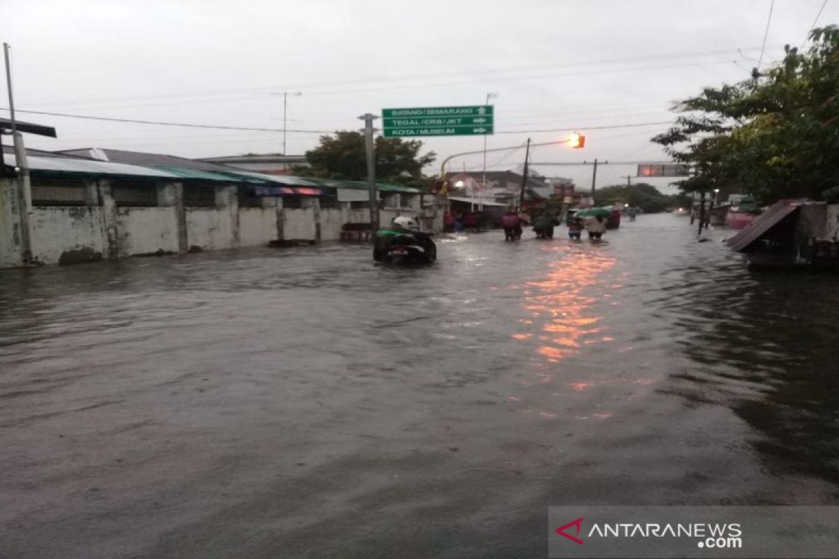 Terendam banjir, aktivitas belajar mengajar di Pekalongan diliburkan