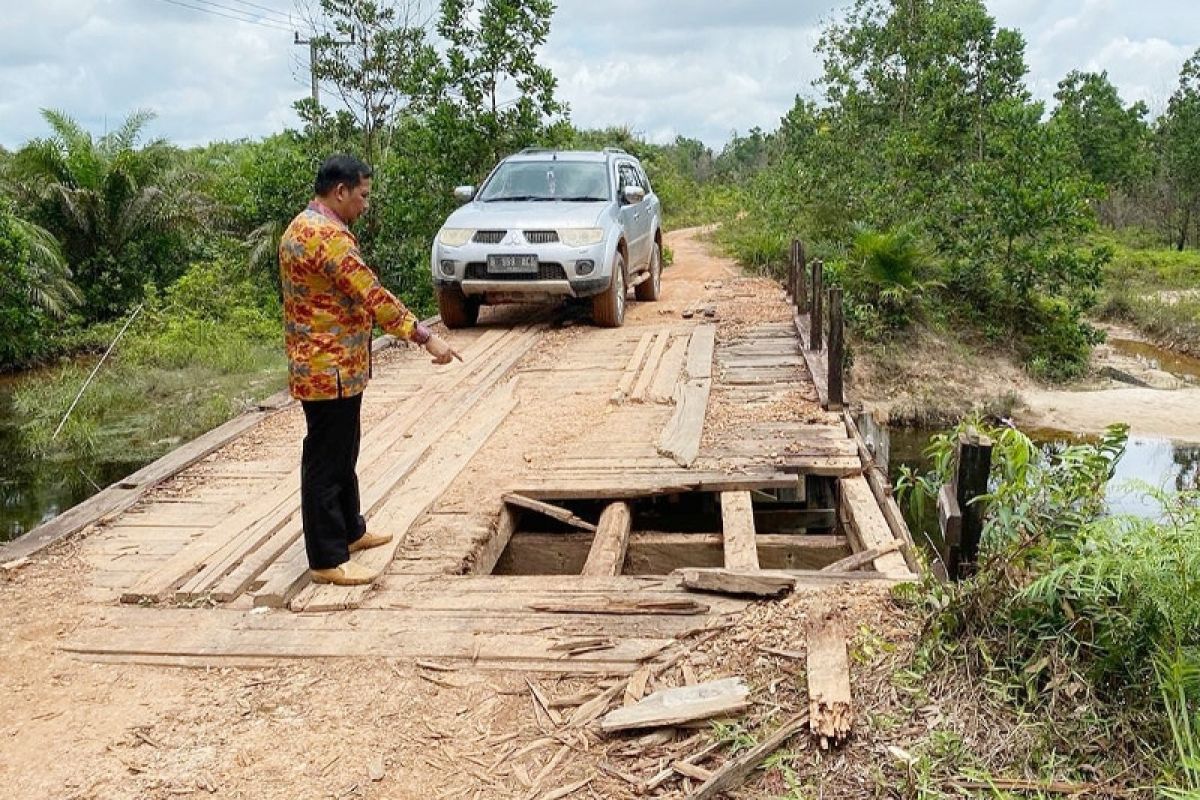 Legislator Kotim prihatin akses ke desa ini terancam putus