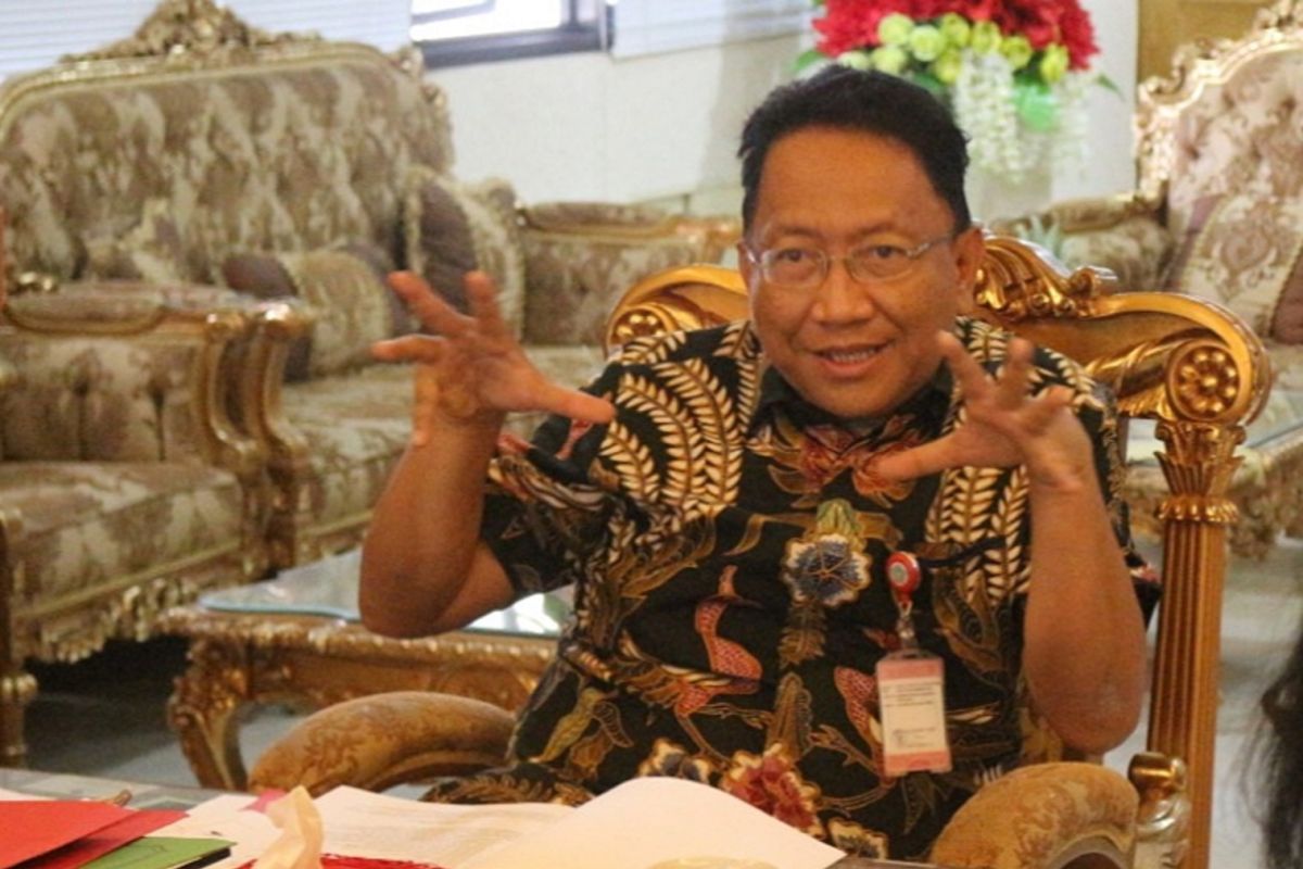 Pejabat Sulut menyumbang beli sembako bantu warga terdampak COVID-19