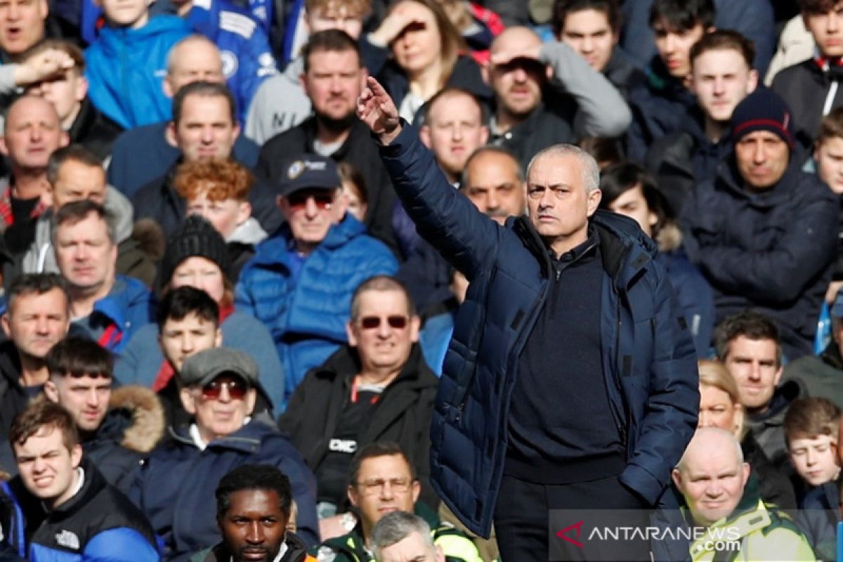 Mourinho tak bisa mengeluh walau Tottenham takluk 1-2