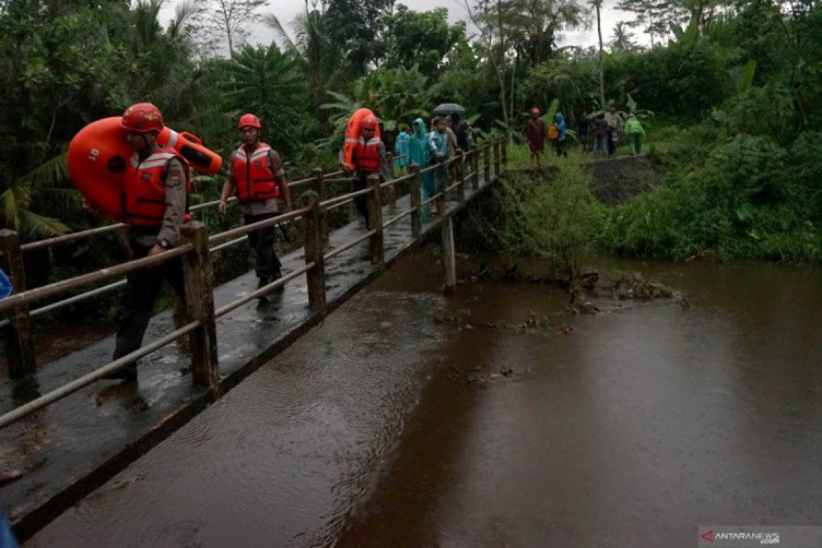 Korban tewas siswa SMPN 1 terseret arus Sungai bertambah, kini 9 orang