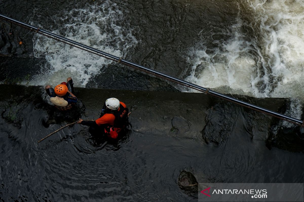 Siswa SMPN 1 Turi yang hanyut di sungai kecelakaan sungai ditemukan lagi