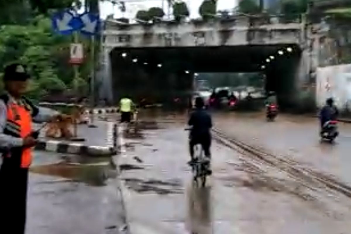 Jalan Underpass Tol Cawang kembali dibuka usai terendam banjir