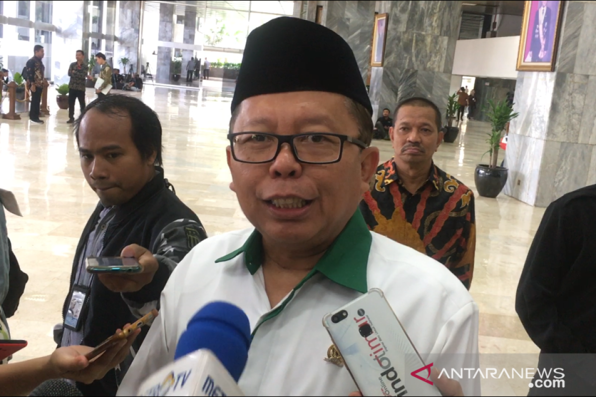 Arsul Sani imbau larangan merokok di gedung DPR RI