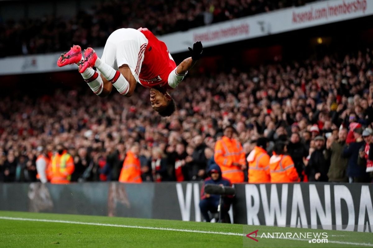 Dwigol Aubameyang antar Arsenal kalahkan Everton