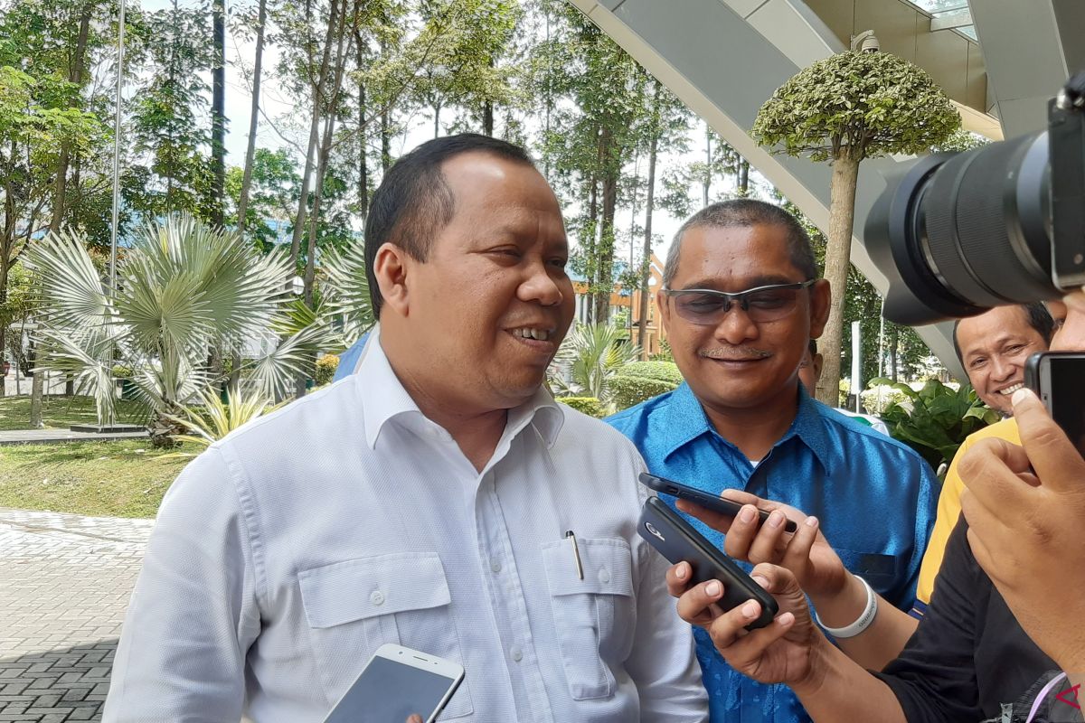 Ketua PAN Riau "waqafkan" Syamsuar untuk Golkar