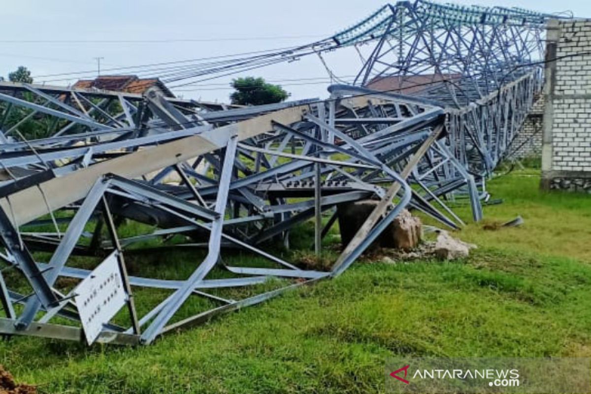 Tower SUTT Rembang-Pati roboh, PLN targetkan pasokan listrik normal 2x24 jam