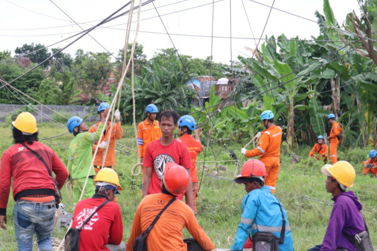 Pascatower roboh, PLN berhasil pulihkan listrik 100 persen