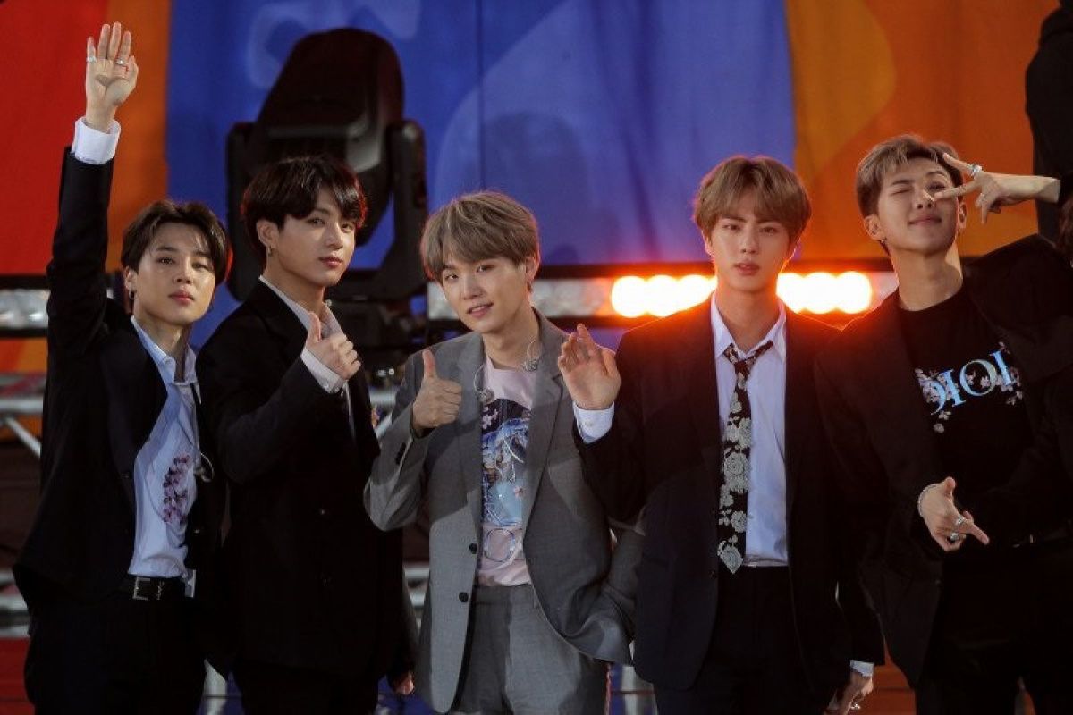 Ribuan warga Korsel tertular virus corona, BTS batalkan konser