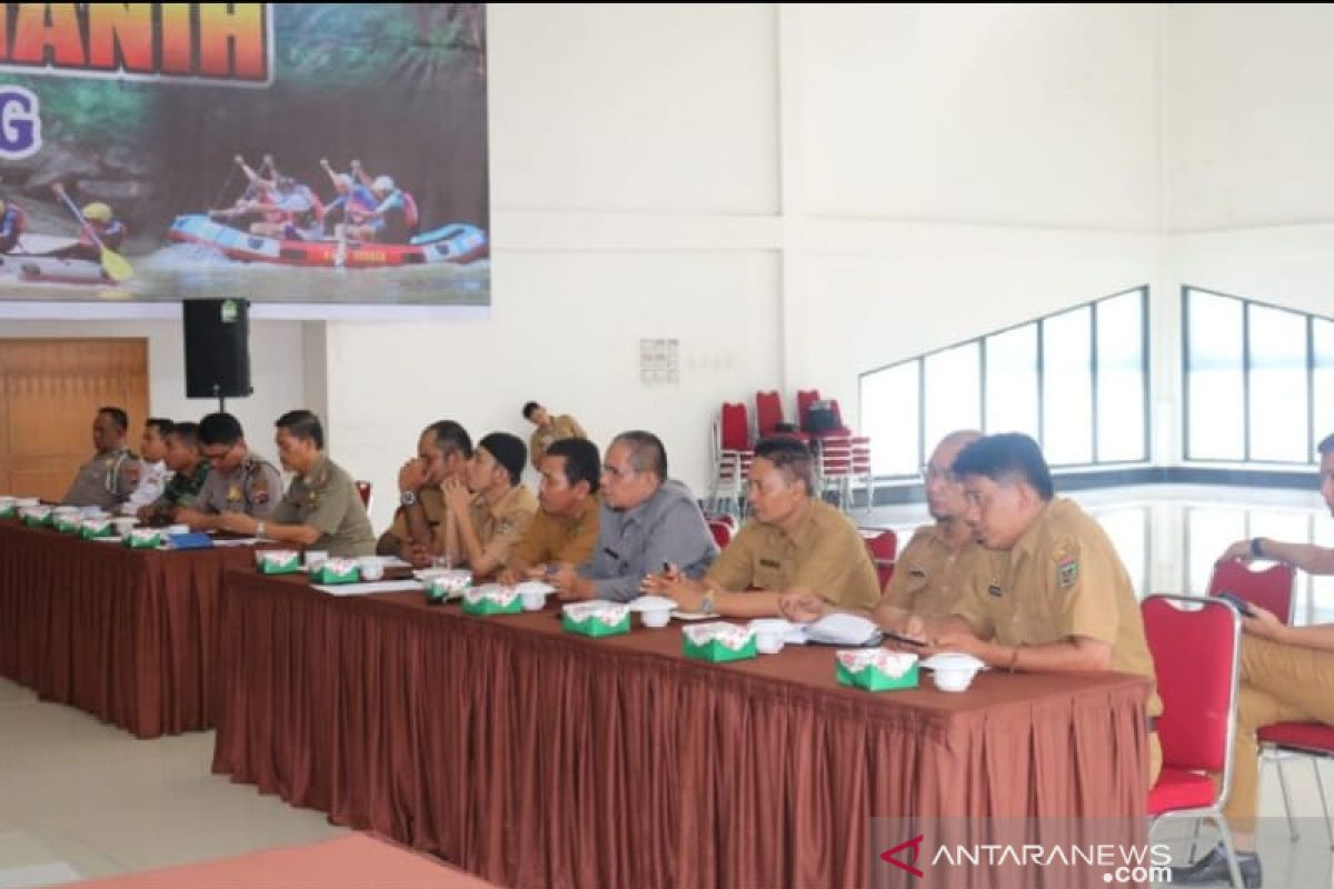 Pemukulan gondang tasa dan pelepasan balon awal pembukaan HUT Sijunjung