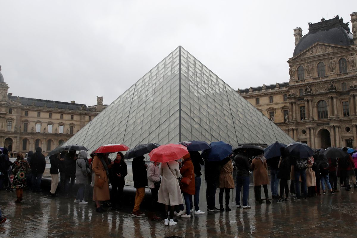 Museum Louvre Paris dibuka kembali pada awal Juli