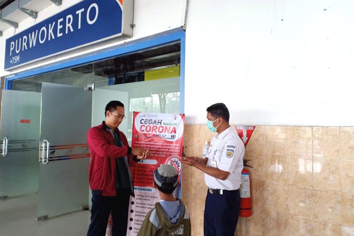 Cegah virus corona, KAI Purwokerto sediakan cairan pembersih tangan di stasiun