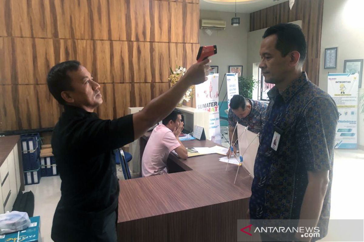 Pegawai dan tamu di PLN Pekanbaru diperiksa untuk antisipasi COVID-19, begini penjelasannya