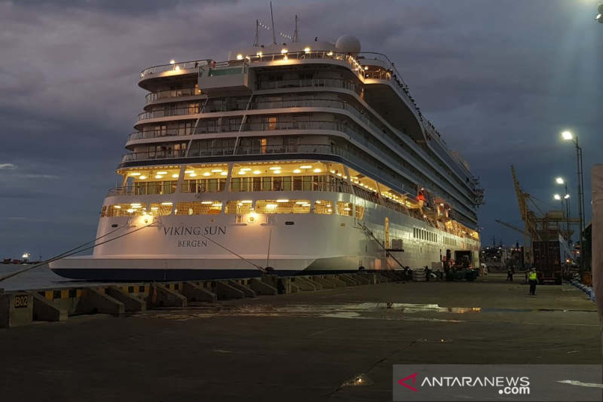 Viking Sun akhirnya bersandar di Tanjung Emas