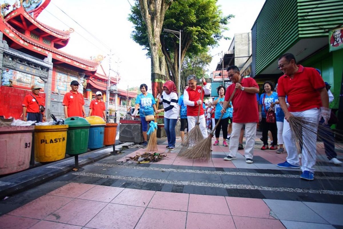 Menginspirasi peduli lingkungan, masyarakat dan pejabat bersihkan Kota Magelang