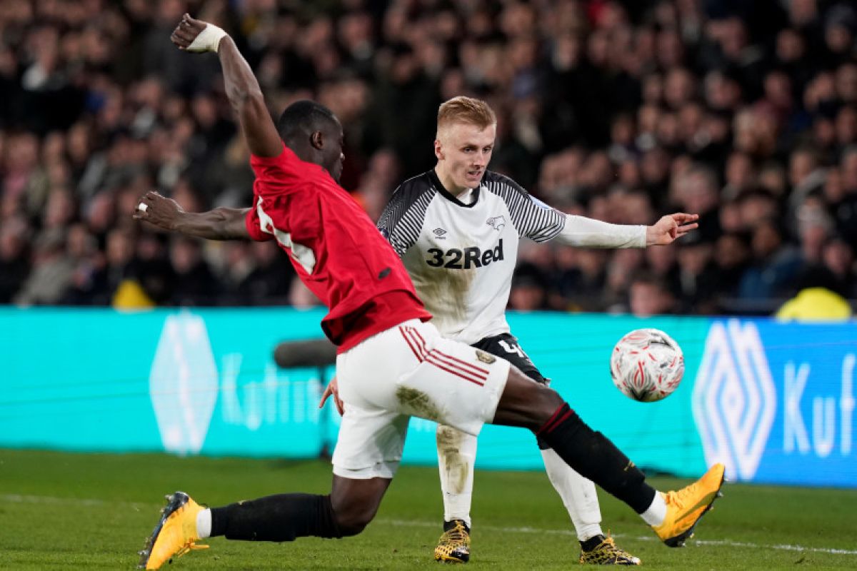 Bailly bertekad bantu 'paman' Solskjaer naikkan posisi MU