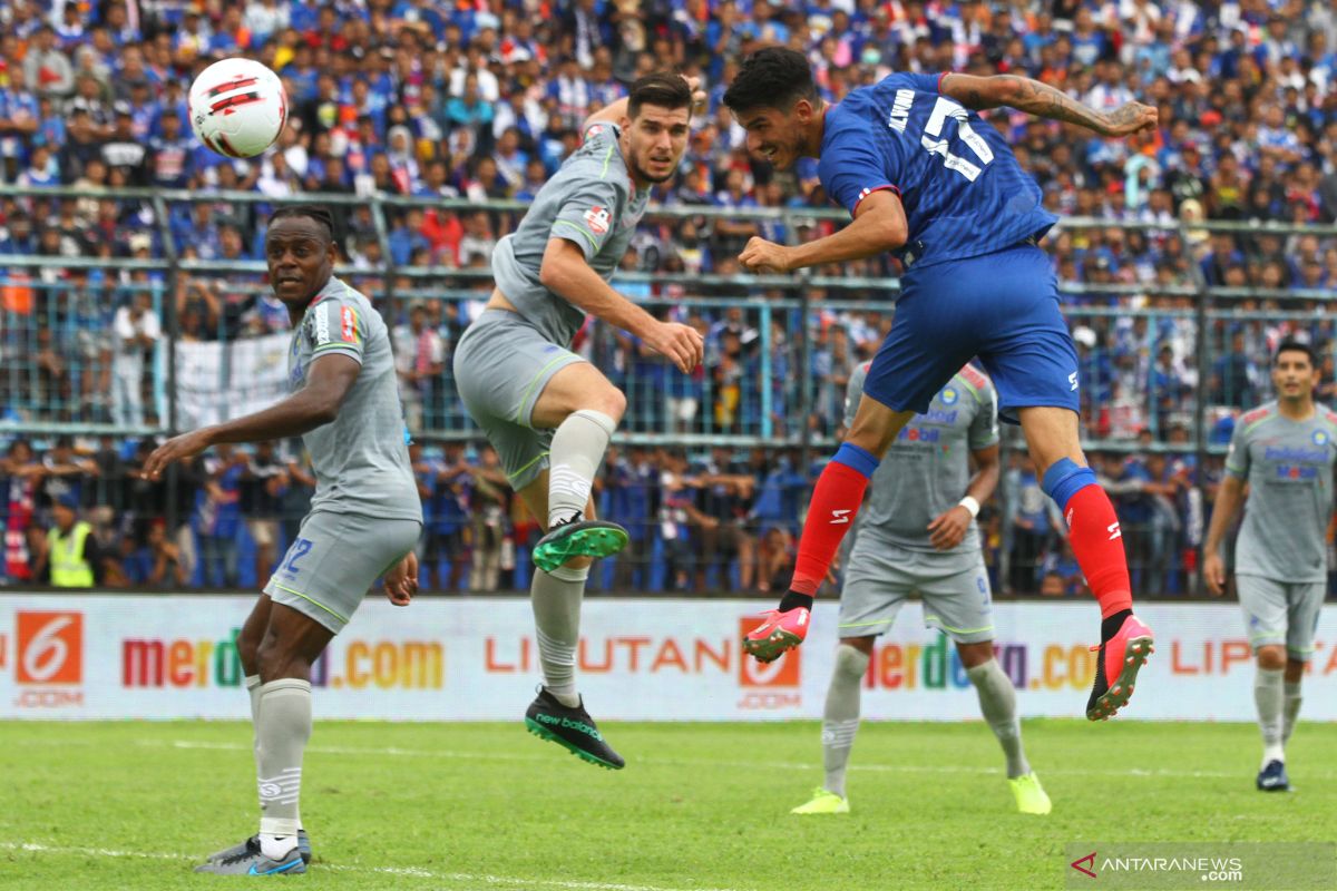 Maung Persib Bandung terkam Singo Edan Arema 2-1