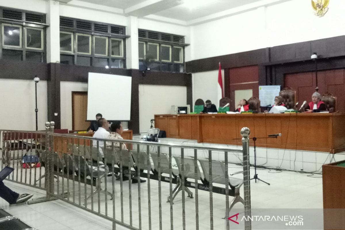 Bupati Muara Enim nonaktif bantah minta mobil Lexus