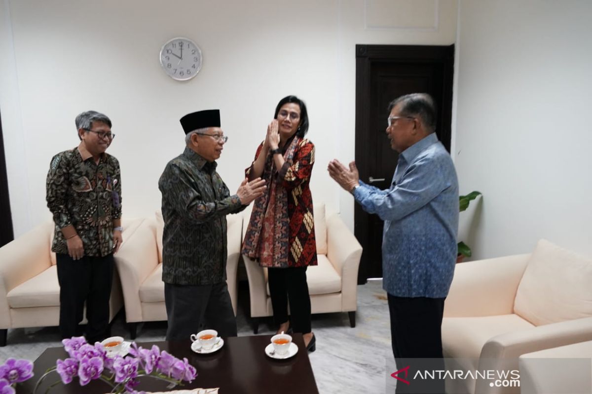 "Salam corona" ala Ma'ruf Amin, JK, dan Sri Mulyani