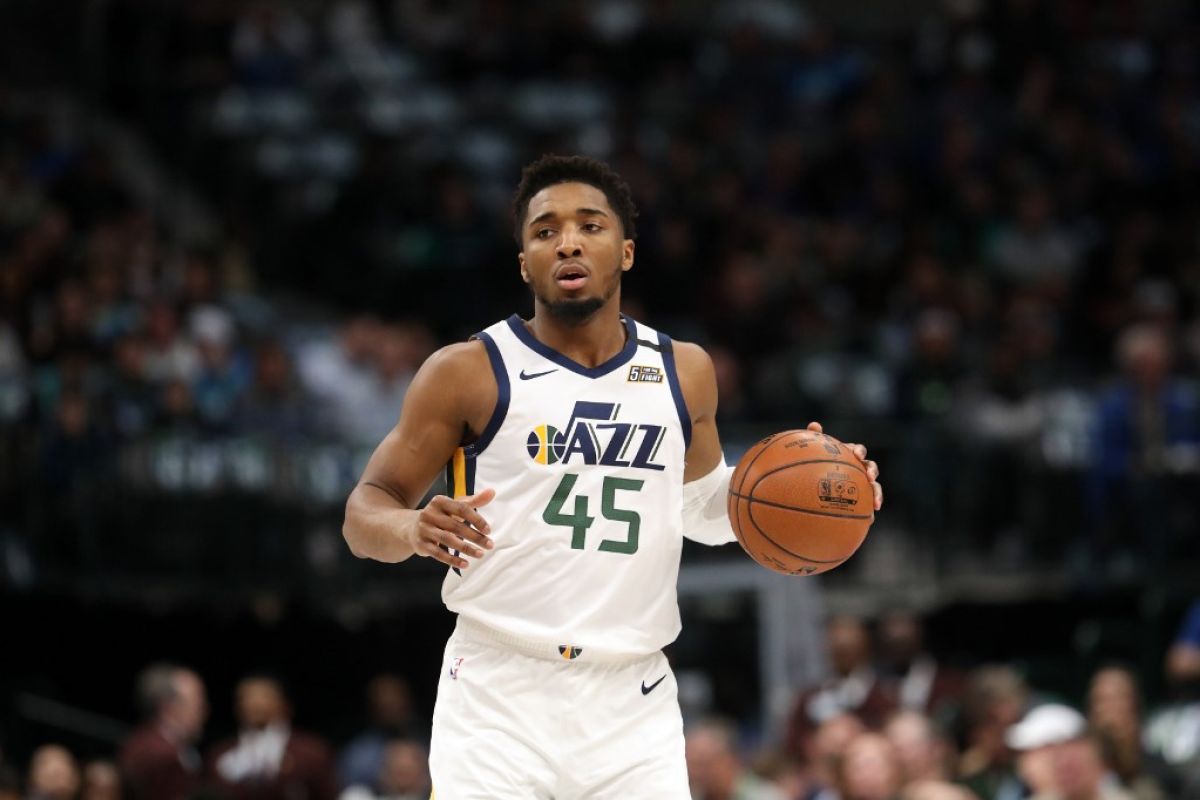 Pebasket Utah Jazz Donovan Mitchell positif terkena virus corona