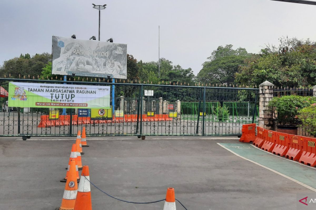 Suasana di objek wisata Ragunan senyap