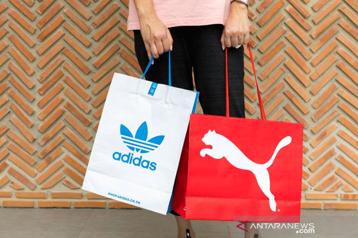 Penjualan Adidas dan Puma anjlok akibat corona