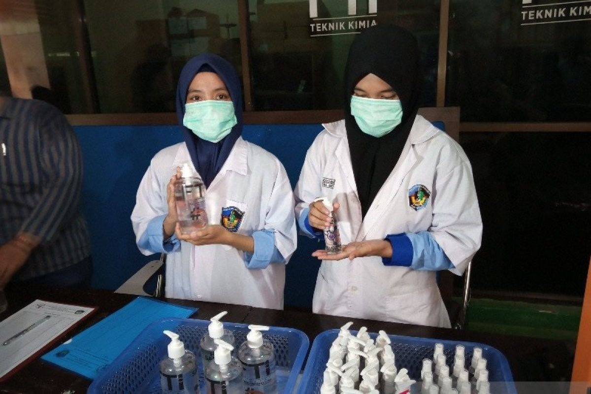 Sejumlah kampus mulai keluhkan kelangkaan bahan baku "hand sanitizer"