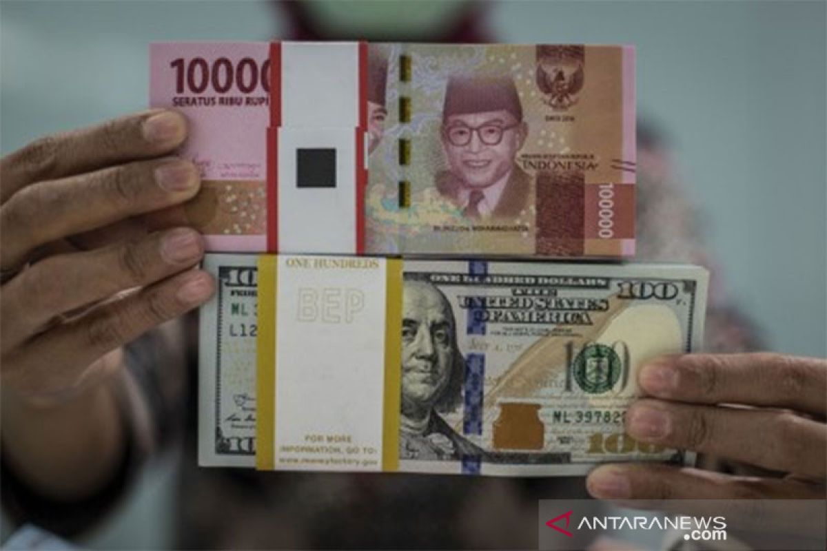 Rupiah Kamis melemah, tertekan proyeksi IMF dan kekhawatiran gelombong kedua COVID