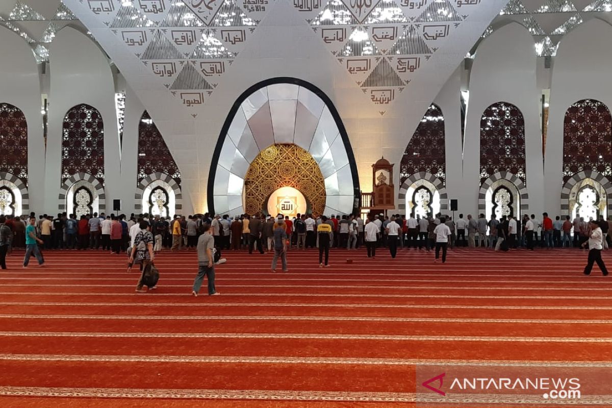 Masjid Raya Sumbar tetap adakan shalat Jumat