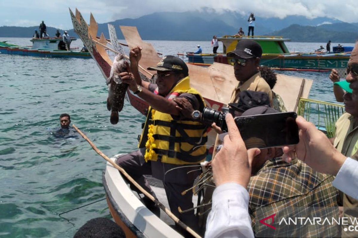 Adat "Sasi" angkat ekonomi warga Kampung Menarbu