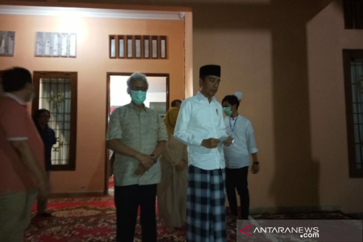 Rumah duka ibunda Jokowi tanpa kepadatan pelayat