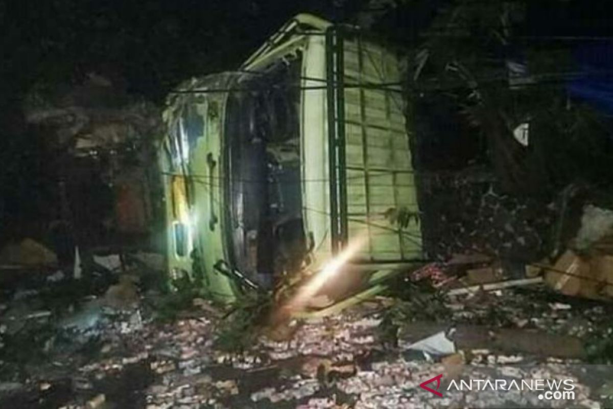 Rem blong, Truk tabrak tujuh sepeda motor di Cianjur, dua  tewas