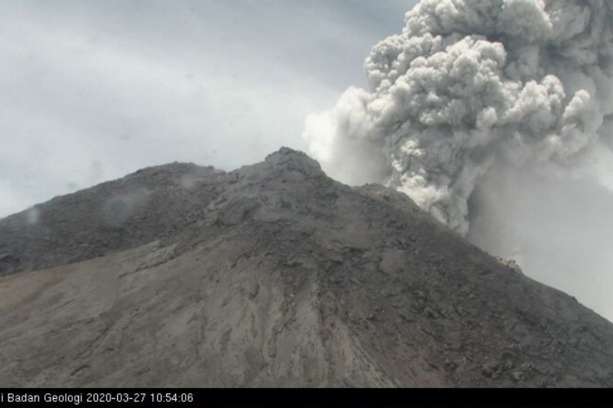 Merapi meletus semburkan asap setinggi 5.000 meter