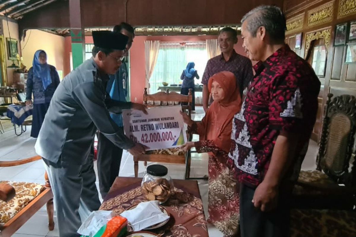 BPJAMSOSTEK Ungaran serahkan santunan kematian pegawai MTS Rp42 juta