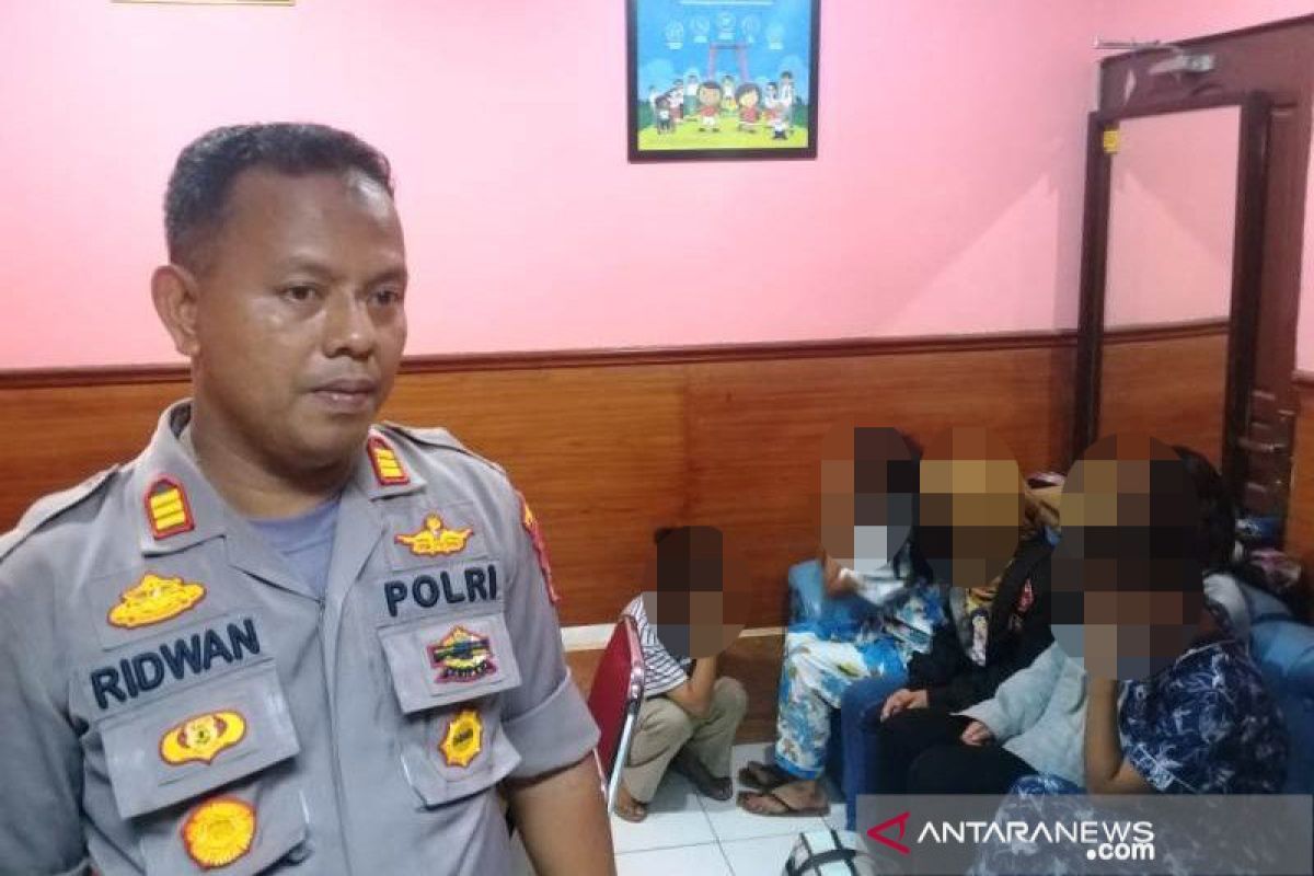 Enam cowok dan enam cewek digerebek dalam satu kamar hotel di Padang